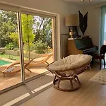 Family Augflor With Pool And Garden