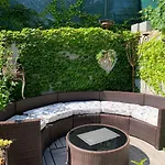 Family Augflor With Pool And Garden