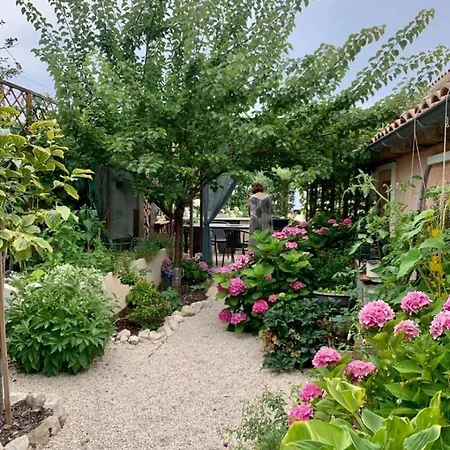 Вилла Family Augflor With Pool And Garden