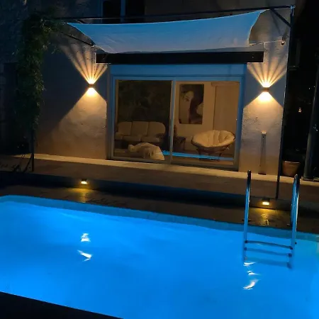 Вилла Family Augflor With Pool And Garden *