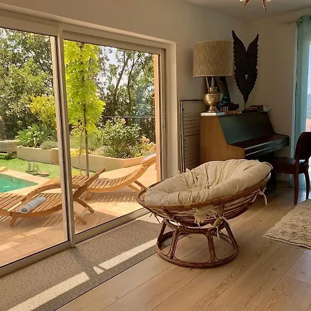 Family Augflor With Pool And Garden