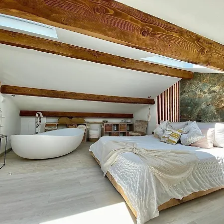 Family Augflor With Pool And Garden Вилла *