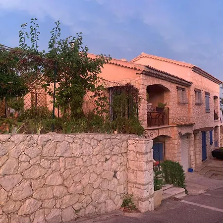 Family Augflor With Pool And Garden